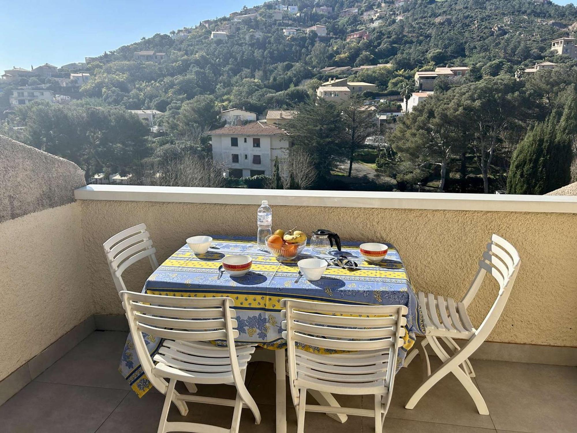 Appartement Mezzanine Climatise Proche Avec Terrasse Et Parking A Saint-raphael - Fr-1-226a-162 Saint-Raphaël
